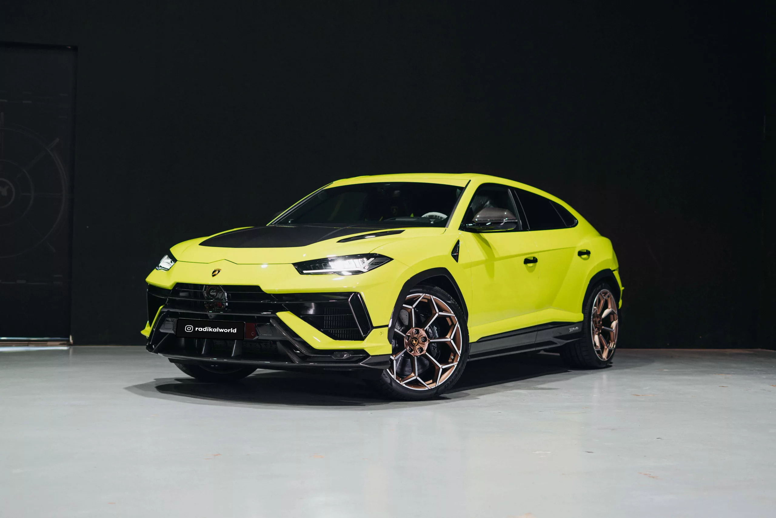 LAMBORGHINI URUS PERFORMANTE DE RADIKAL WORLD