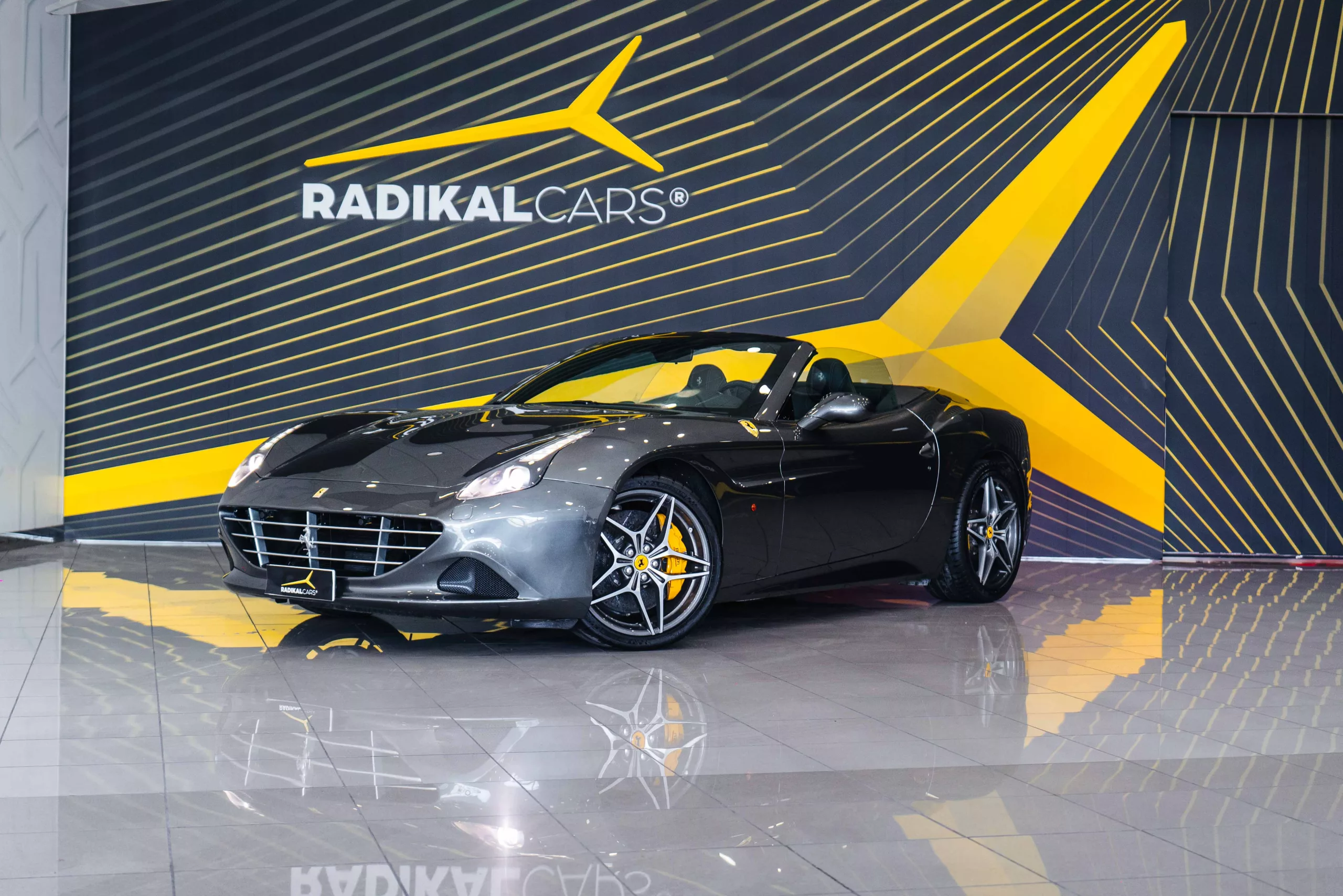 FERRARI CALIFORNIA T