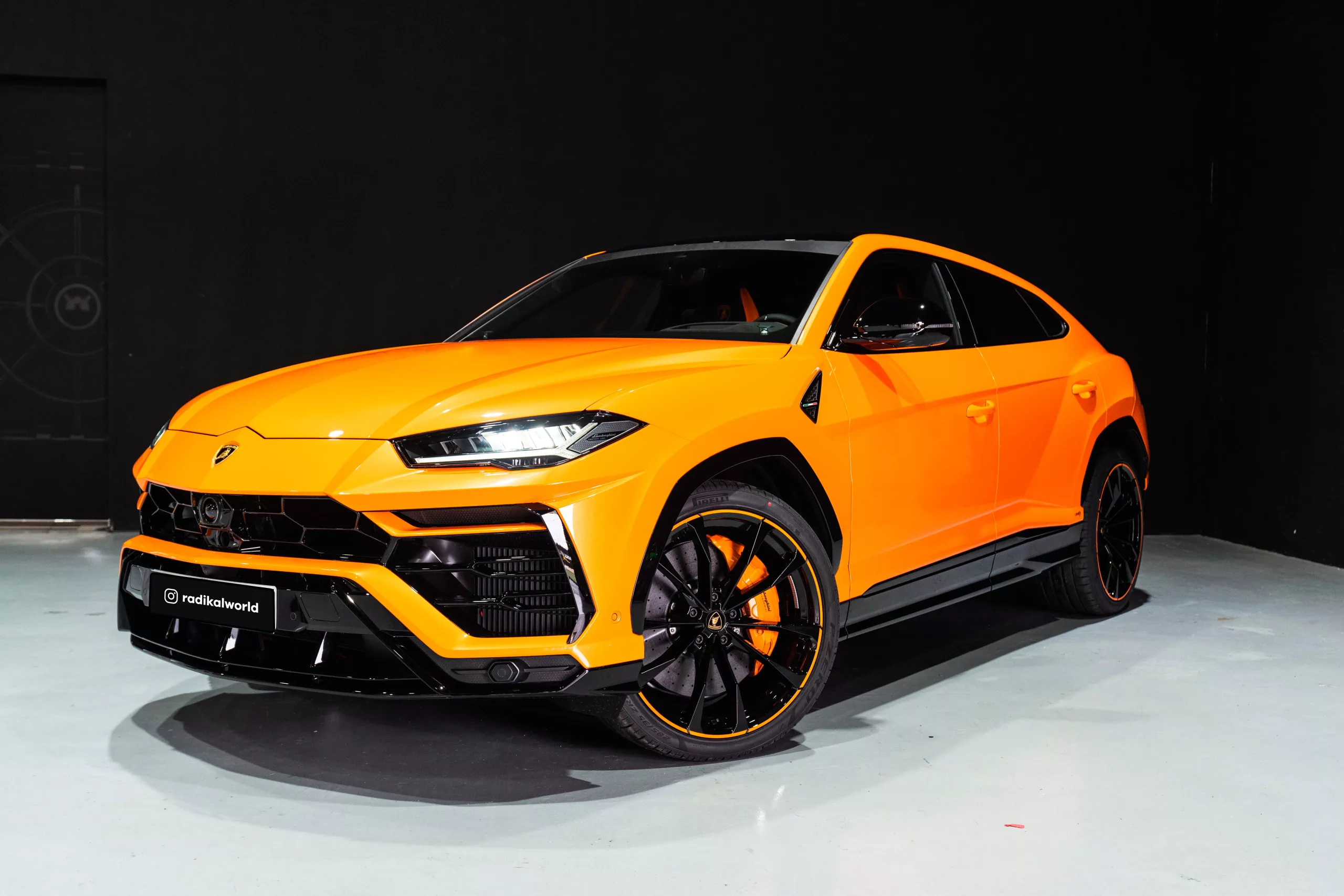 LAMBORGHINI URUS