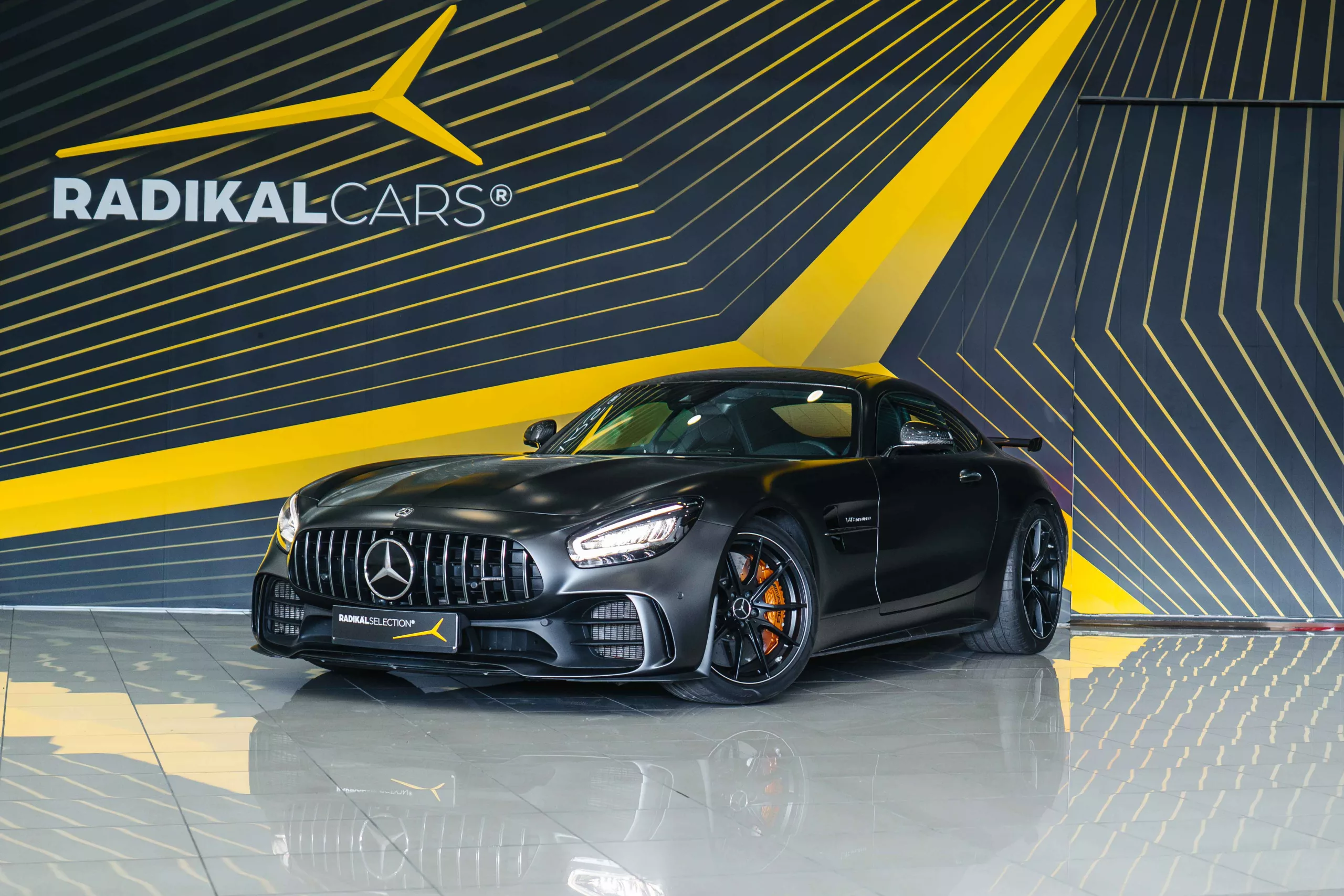 MERCEDES AMG GTR